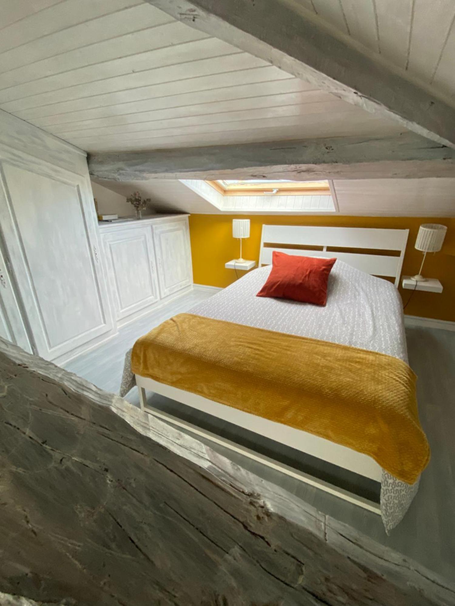 B&B Insolite Entre Lyon Et Aeroport Pusignan ภายนอก รูปภาพ